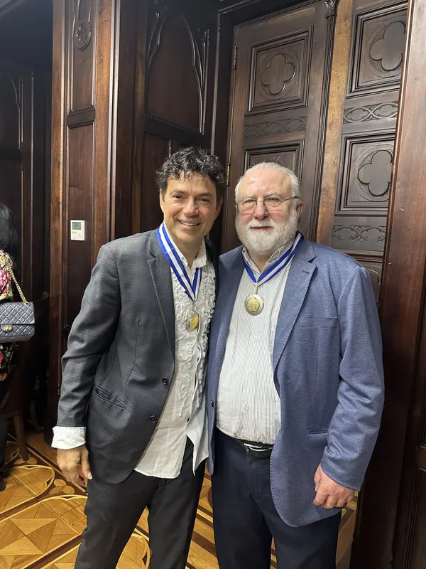 Jan recebe Medalha Tiradentes na ALERJ em 2025